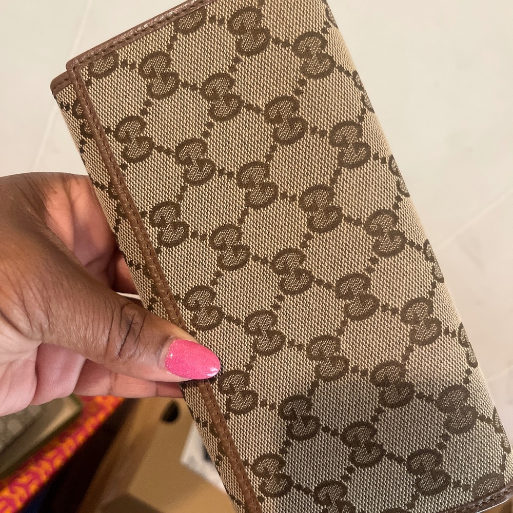 Authentic Gucci wallet